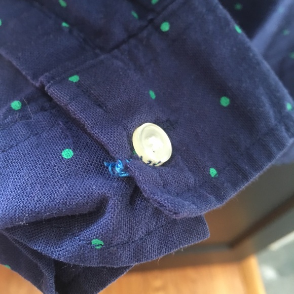 Women’s Old Navy polka dot button down - Picture 4 of 6